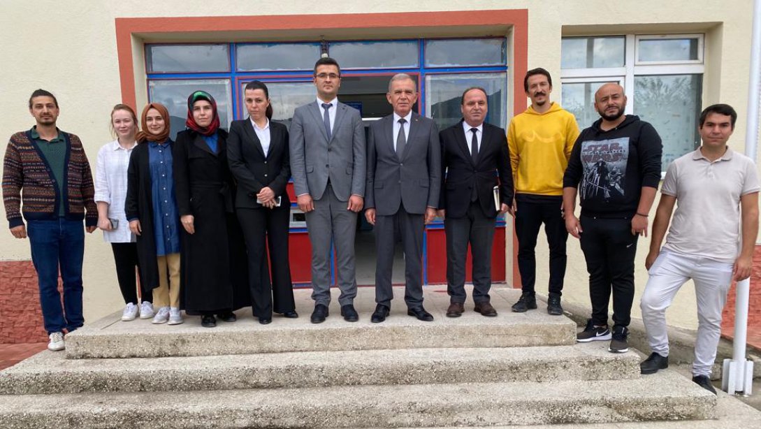 İl Milli Eğitim Müdürümüz Sayın Cengiz BAHÇACIOĞLU , Şube Müdürü Sayın Cemalettin İpek Paşalı İlkokulu/ortaokulunu ziyaret etti.