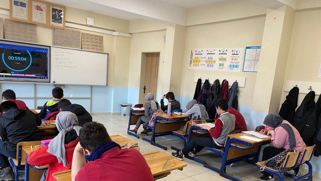 İlçe Milli Eğitim Müdürlüğümüz koordinesinde ilçemiz geneli Ortaokul 5-6-7-8. Sınıflara yönelik Kazanım İzleme ve Değerlendirme Sınavı yapıldı.