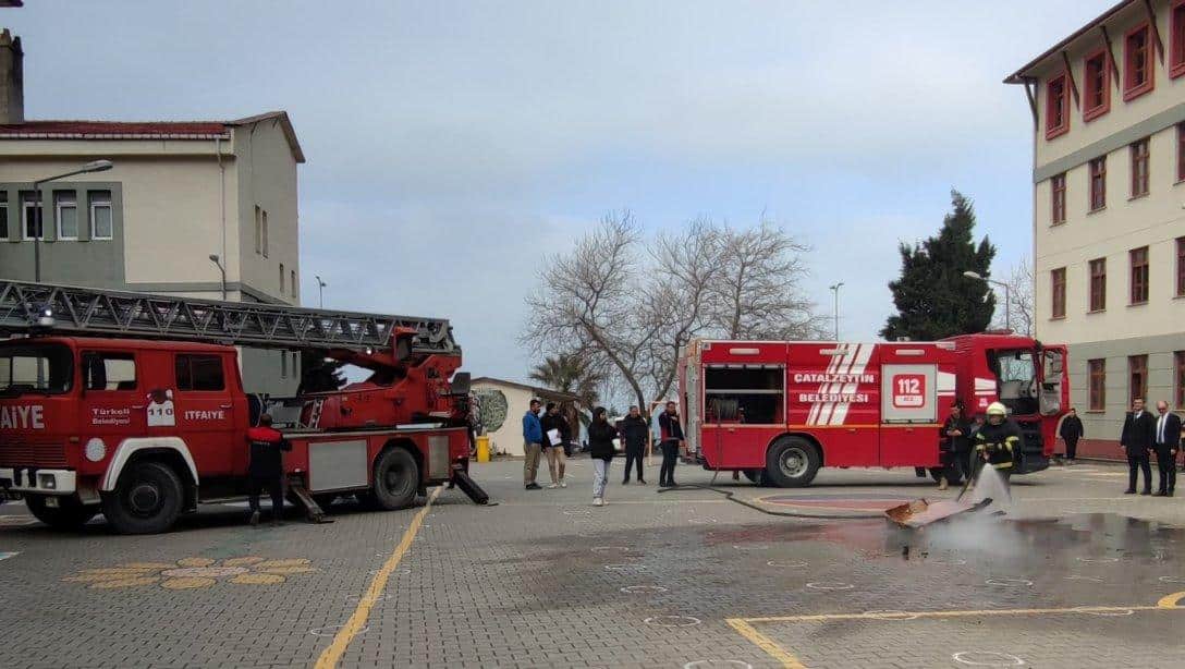 28 Şubat Sivil Savunma Günü Münasebetiyle İlçemiz Okullarında Deprem ve Yangın Tatbikatı Yapıldı