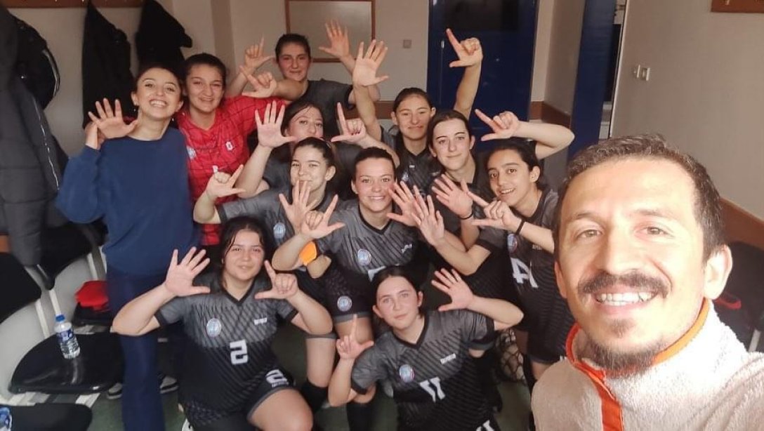 Şehit Engin Açıkgöz ÇPAL kızlarımız İlde Gerçekleşen Futsal Turnuvasında 3. Oldu.